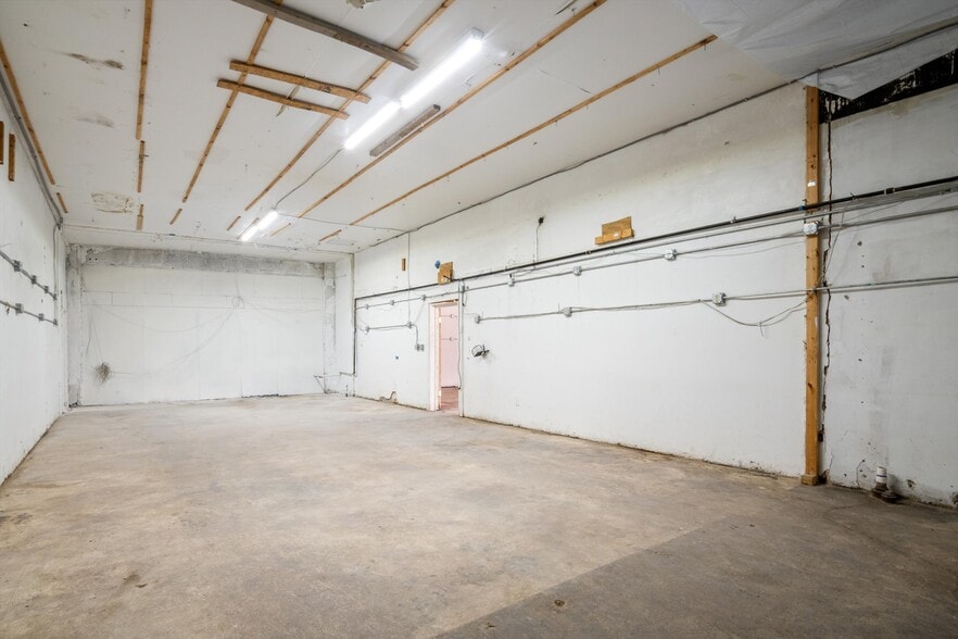 More Photos Of 300 E 8 Mile Rd, Detroit Warehouse For Lease
