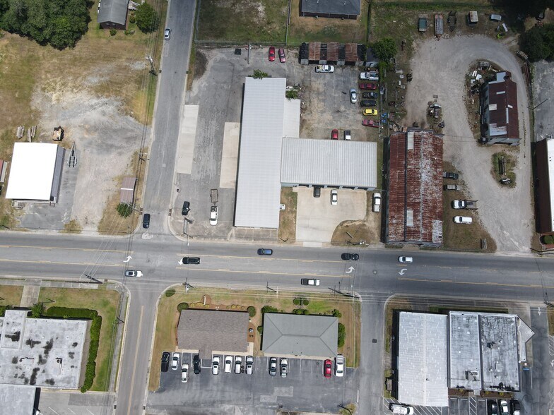More Photos Of 140 W 3rd St, Washington Service For Lease