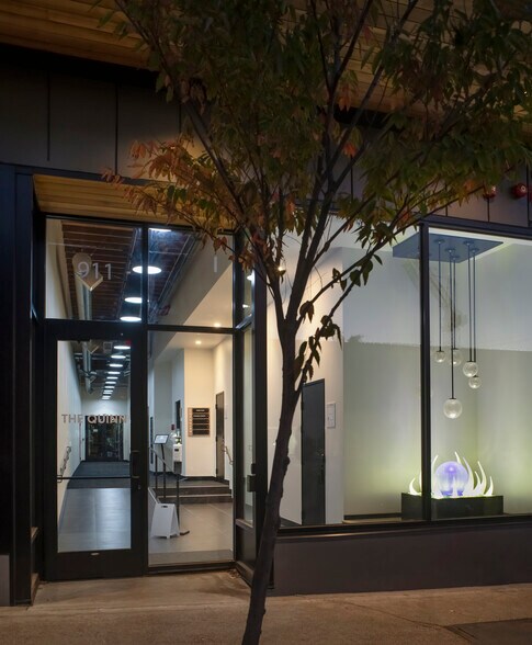 More Photos Of 911 Main St, Vancouver Office For Lease