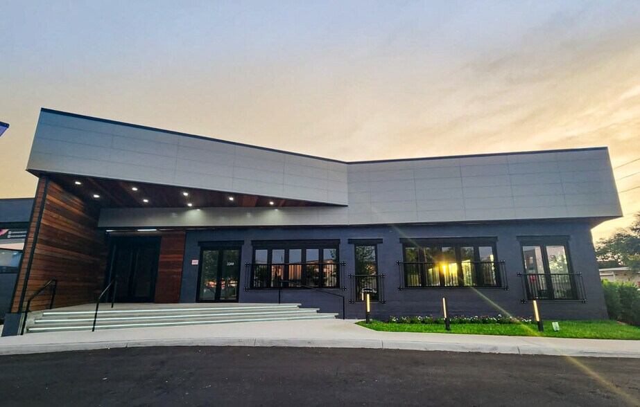 More Photos Of 2200 2nd Ave, Saint Petersburg Flex For Lease