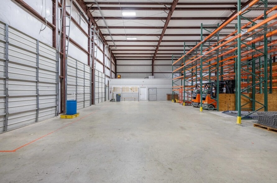 More Photos Of 6022 Imperial Loop Dr, College Station Warehouse For Lease