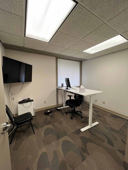 More Photos Of 4211 Glass Rd NE, Cedar Rapids Office For Lease