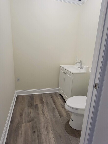 More Photos Of 71 Bellevue Ave, Langhorne Storefront Retail Office For Lease