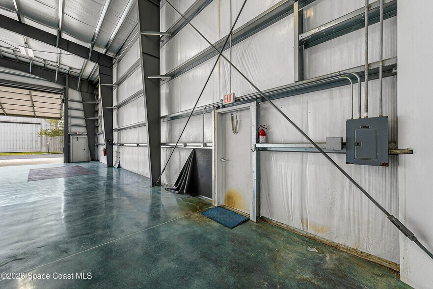 More Photos Of 805 Tower Access Rd, Melbourne Airplane Hangar For Sale