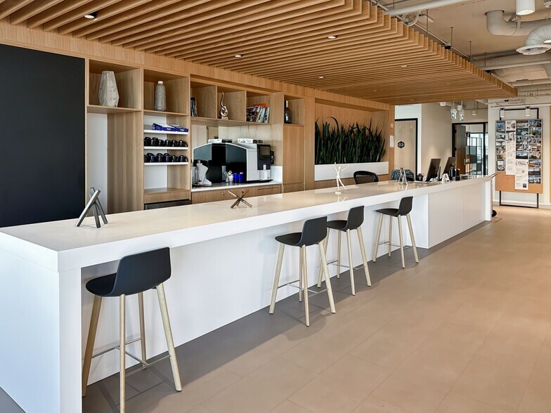 More Photos Of 525 8th Ave W, Vancouver Coworking Space