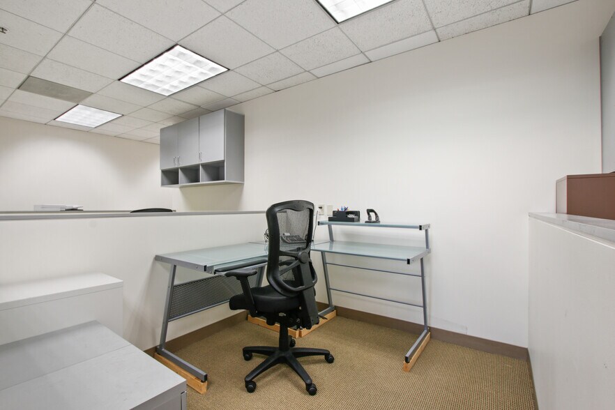 More Photos Of 1990 S Bundy Dr, Los Angeles Office For Lease