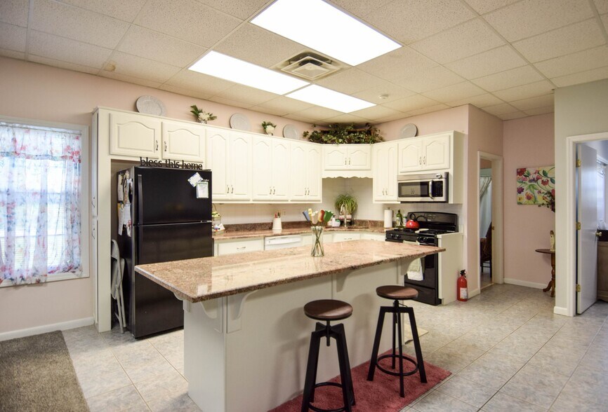 More Photos Of 1201 Old Hopewell Rd, Castalian Springs Showroom For Sale