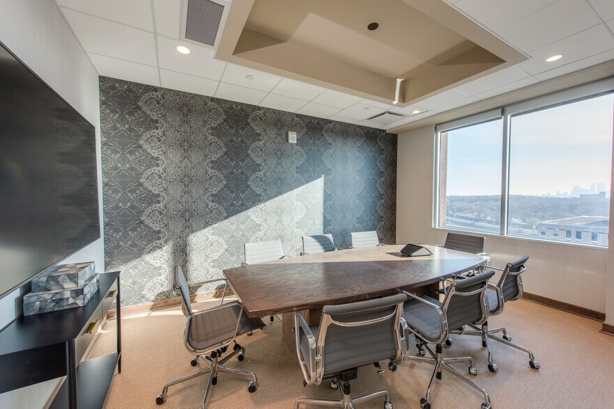 More Photos Of 225 S Dixie Hwy, Coral Gables Coworking Space