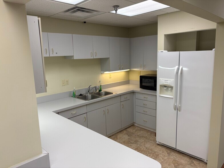 More Photos Of 6728 Loop Rd, Centerville Medical For Sale