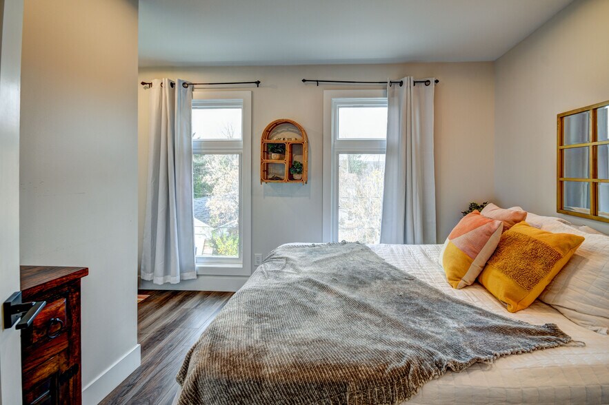 More Photos Of 208 Gillis St, Traverse City Specialty For Sale