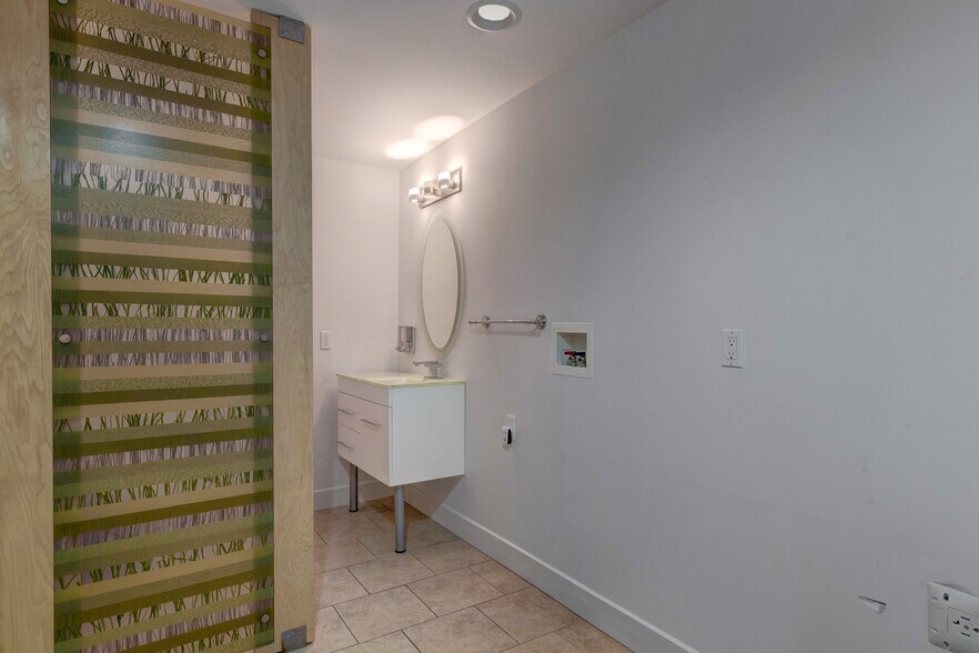 More Photos Of 1812 14A St SW, Calgary Office Residential For Sale