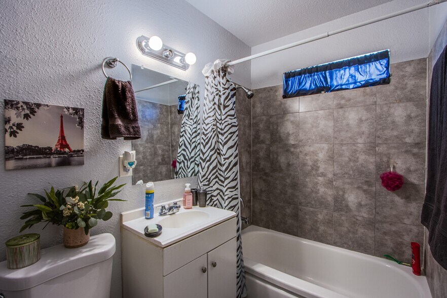 More Photos Of 612 W Washington Ave, Las Vegas Multifamily For Sale