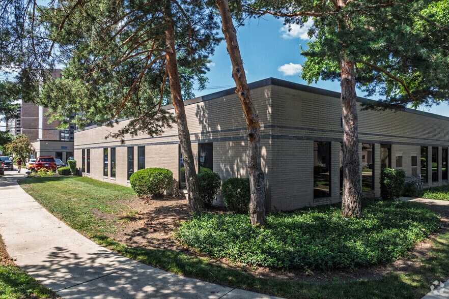More Photos Of 8609 W Bryn Mawr Ave, Chicago Office For Lease
