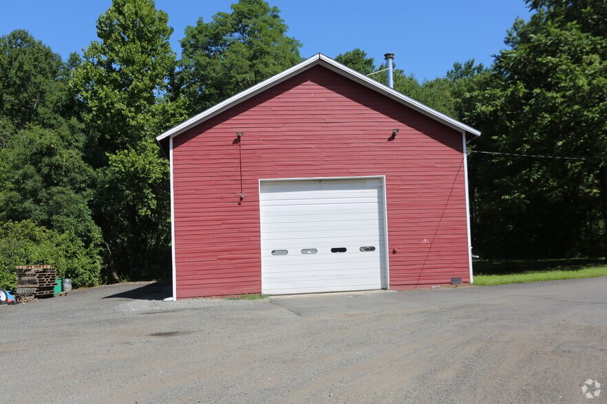 More Photos Of 23 Taylortown Rd, Montville Warehouse For Sale