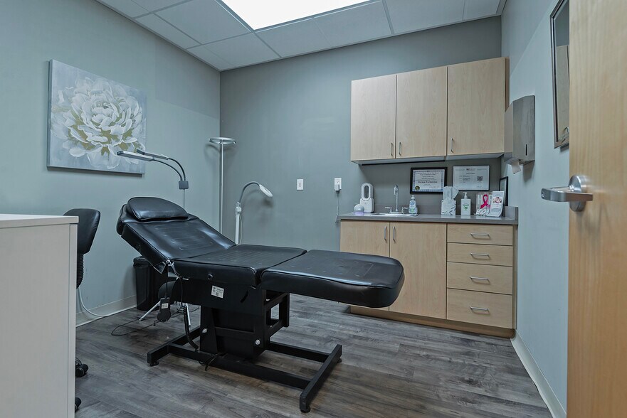More Photos Of 7370-7430 Creek Rd, Midvale Office For Sale