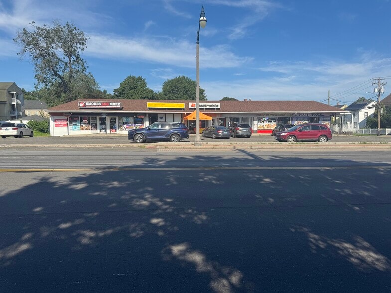 Primary Photo Of 4086-4108 Main St, Bridgeport Storefront For Lease