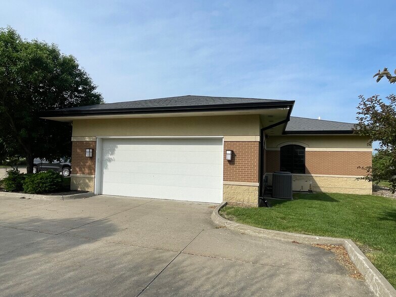 More Photos Of 8501 Plum Dr, Urbandale Medical For Sale