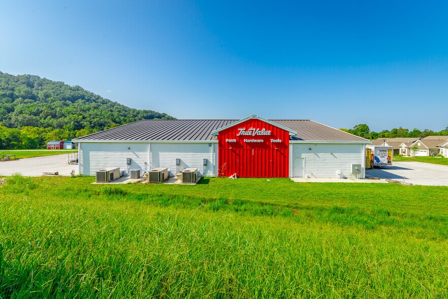 Primary Photo Of 9814 E Brainerd Rd, Ooltewah General Retail For Sale