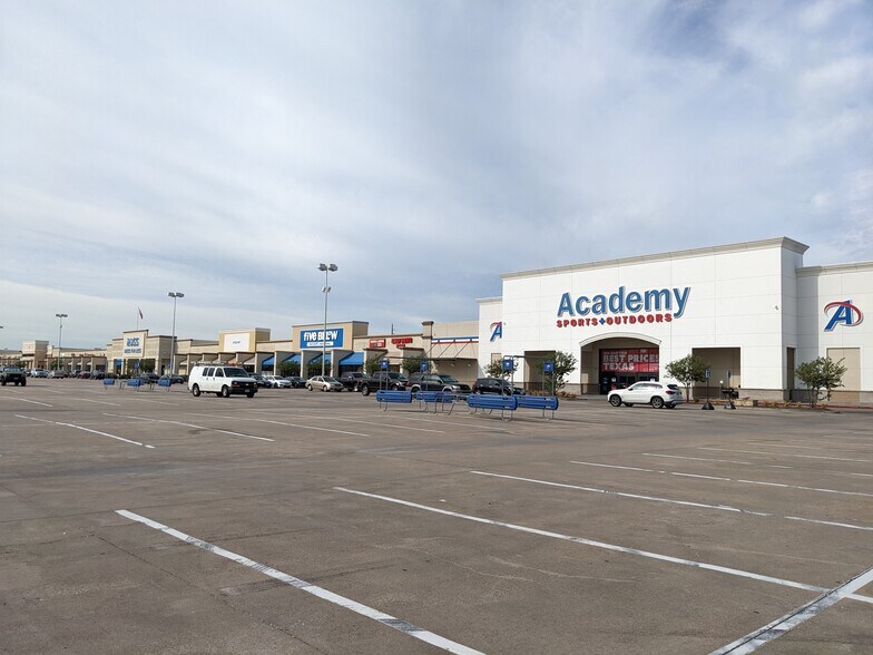 More Photos Of 2300-2480 S Hwy 6, Houston Unknown For Lease