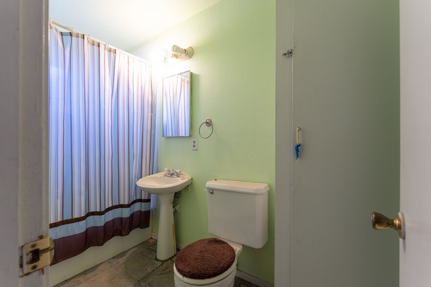 More Photos Of 42622 3rd St E, Lancaster Industrial For Sale