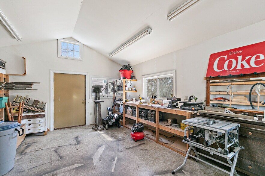 More Photos Of 303 N Main St, Elburn General Retail For Sale