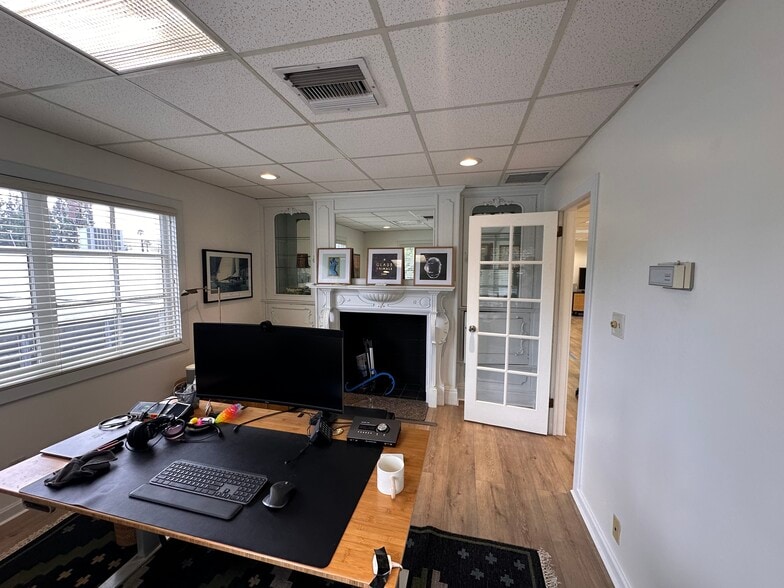 More Photos Of 12750 Ventura Blvd, Studio City Loft Creative Space For Lease