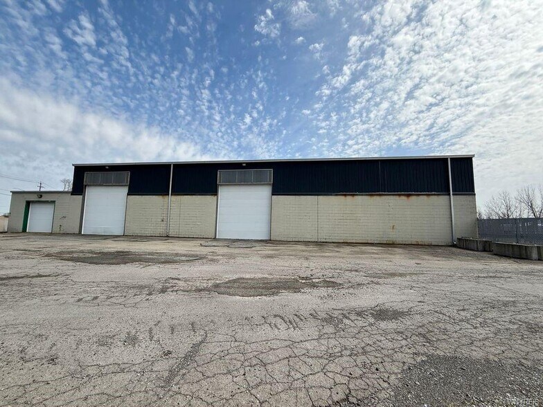 More Photos Of 8555 Packard Rd, Niagara Falls Warehouse For Lease