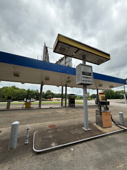 More Photos Of 2709 Crestwood Blvd, Birmingham General Retail For Sale