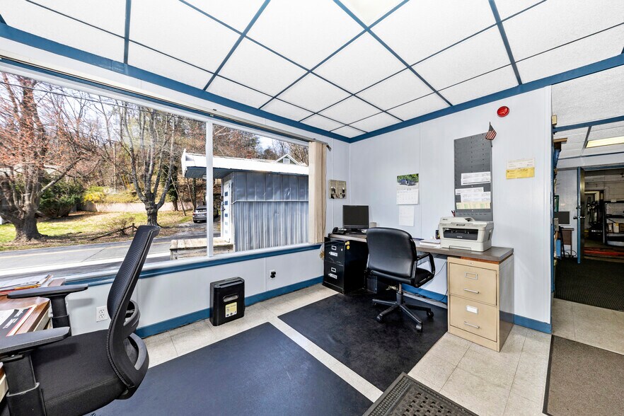 More Photos Of 7415 Springfield Ave, Sykesville Service Station For Sale