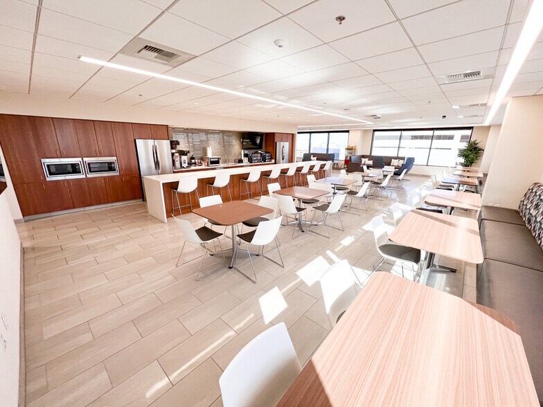 More Photos Of 500 W Illinois Ave, Midland Office For Lease