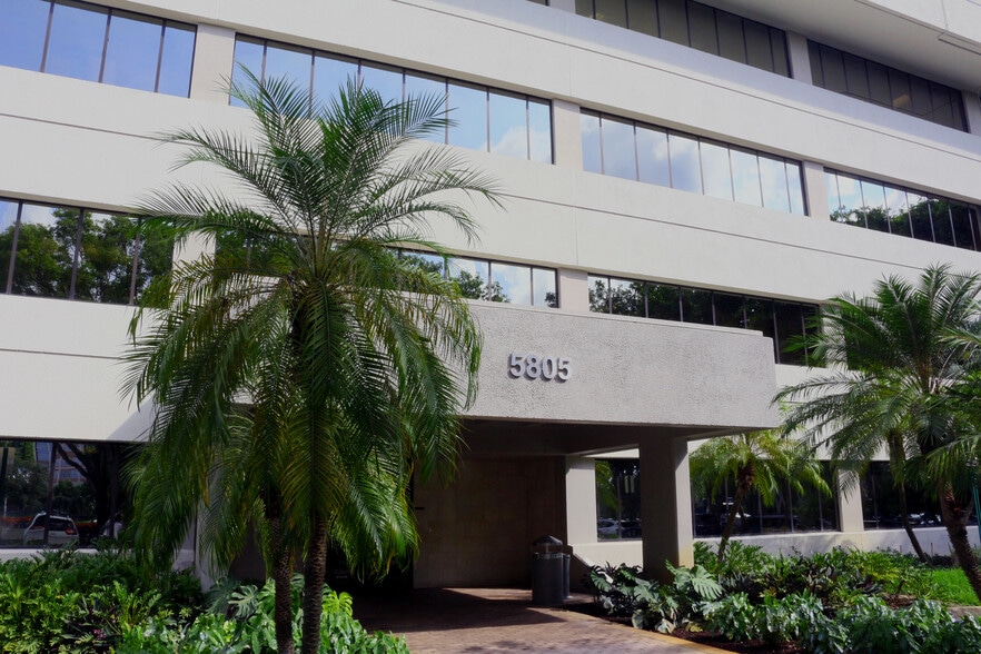 More Photos Of 5775 Blue Lagoon Dr, Miami Unknown For Lease