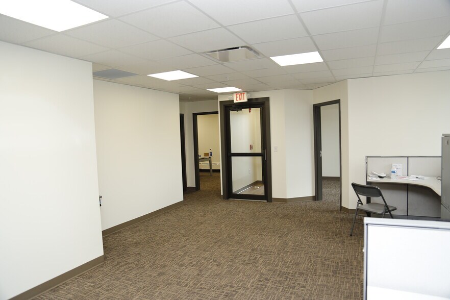 More Photos Of 300 Wedgewood Dr, Morgantown Medical For Lease