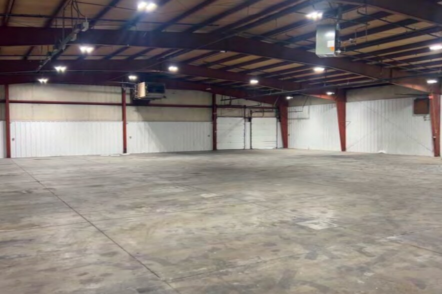 More Photos Of 4008 Borman Dr, Batavia Warehouse For Lease