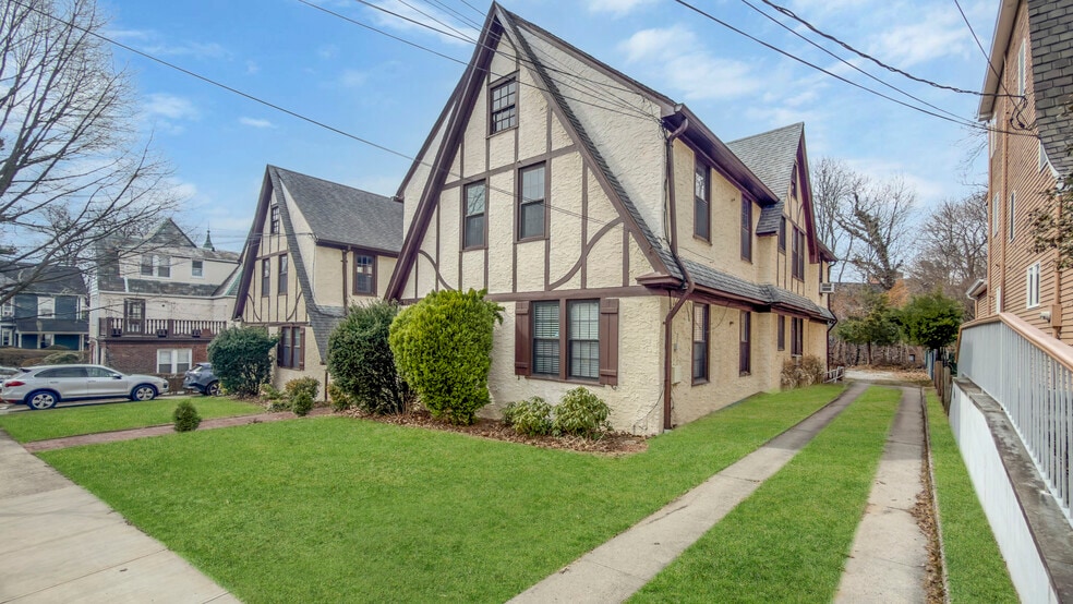 More Photos Of 4320 Hamilton Pl, Flushing Apartments For Sale