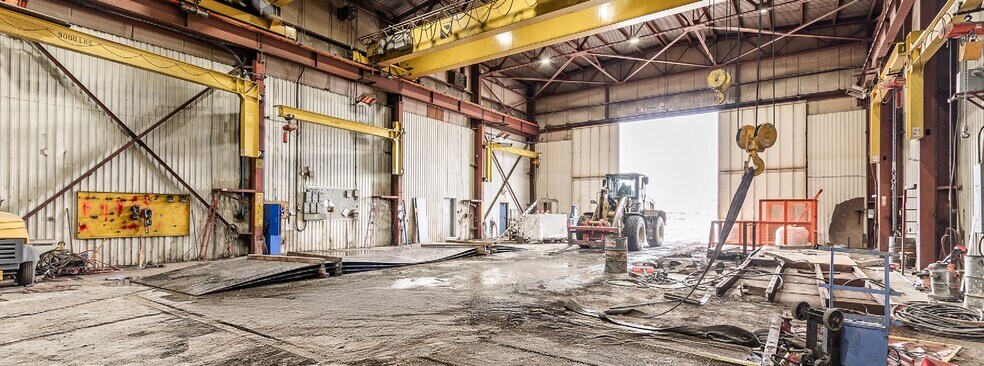 More Photos Of 1350 Rue Grande Allée, Terrebonne Manufacturing For Sale