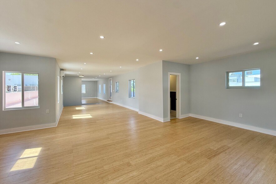 More Photos Of 726 Arthur Godfrey Rd, Miami Beach Restaurant For Lease