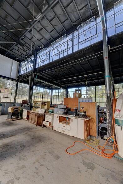 More Photos Of 555 E 3rd St, Jacksonville Warehouse For Lease