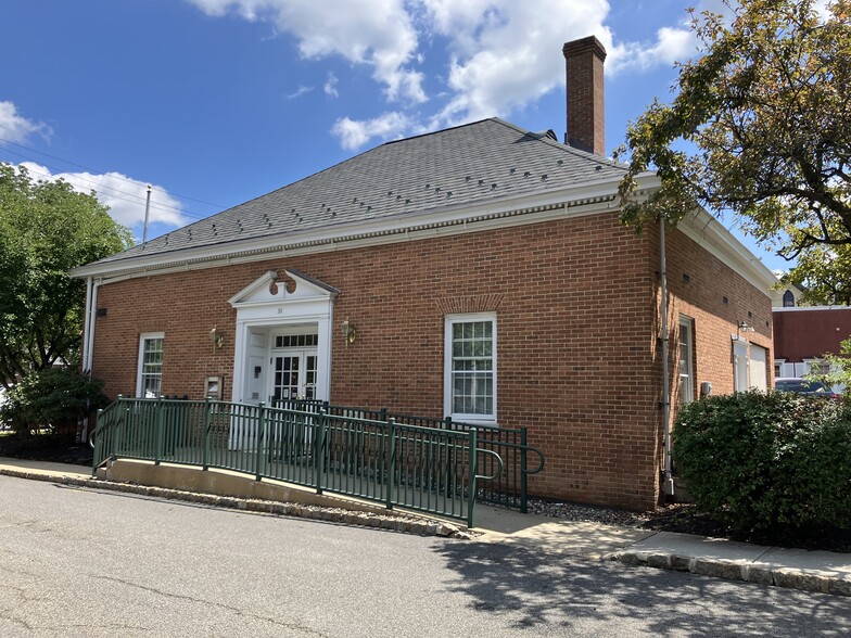 Primary Photo Of 311 Main St, Chatham Bank For Lease