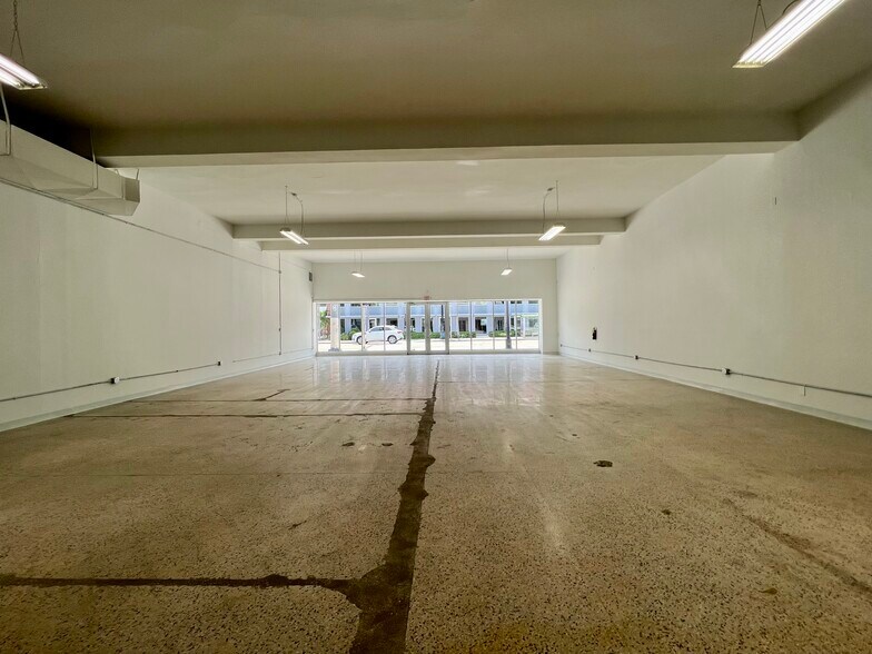 More Photos Of 6621 Biscayne Blvd, Miami Storefront For Sale