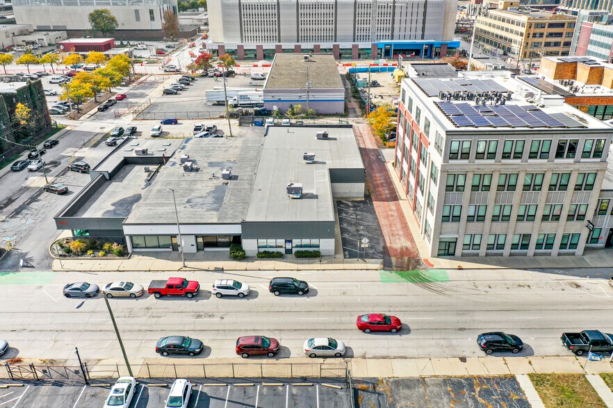 More Photos Of 1340 N Illinois St, Indianapolis Showroom For Lease