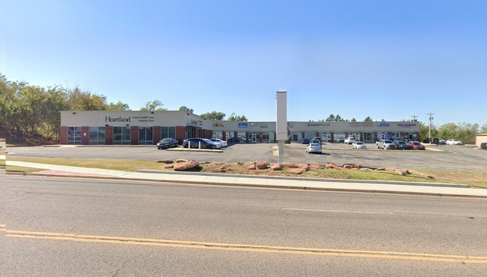 More Photos Of 2802-2822 Kickapoo Ave, Shawnee Storefront For Lease