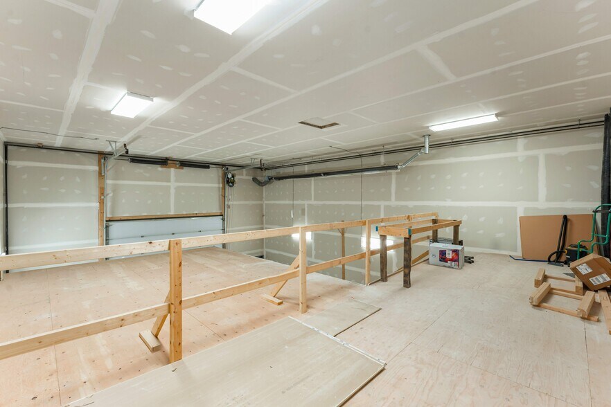 More Photos Of 25 Beju Ind. Dr, Sylvan Lake Department Store For Sale