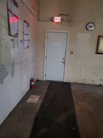 More Photos Of 380 Bennett Dr, Elk Grove Village Warehouse For Lease