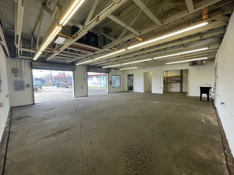 More Photos Of 2210 S Flores St, San Antonio Manufacturing For Sale