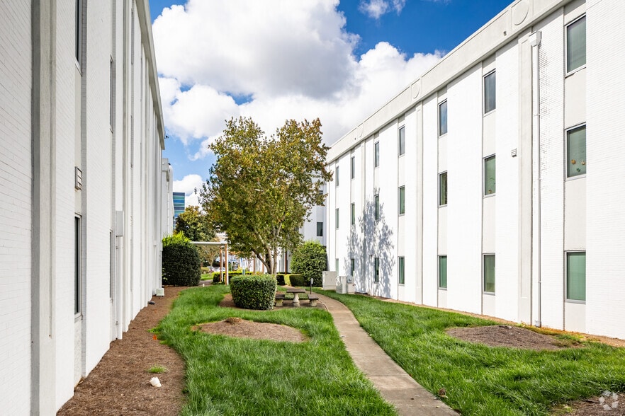 More Photos Of 1001 Virginia Ave, Hapeville Unknown For Lease