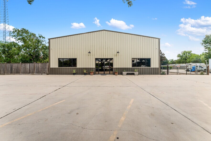 More Photos Of 6927 Highway 36 S, Rosenberg Office For Lease