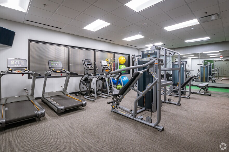 More Photos Of 3900 Essex Ln, Houston Office For Lease