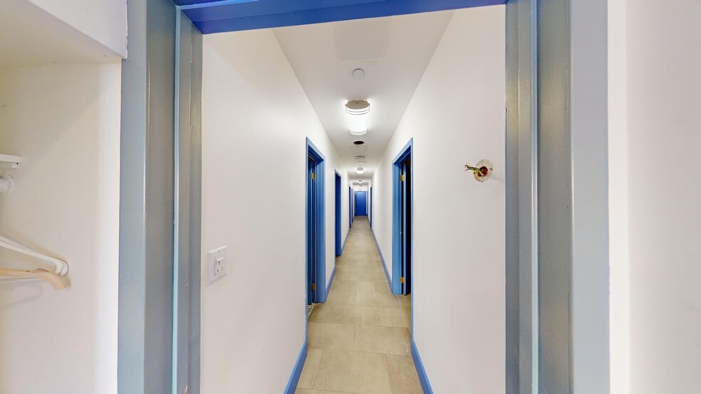 More Photos Of 194 Nassau Ave, Brooklyn Storefront Retail Office For Lease