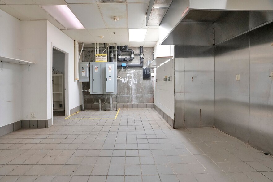 More Photos Of 150 S Magnolia Ave, Orlando General Retail For Sale