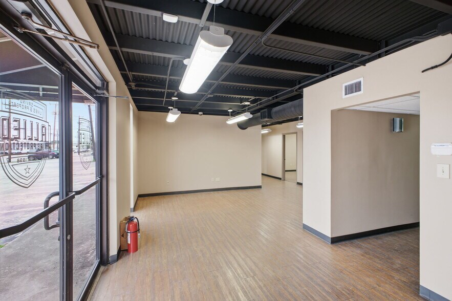 More Photos Of 2110 Mannix Dr, San Antonio Light Distribution For Lease